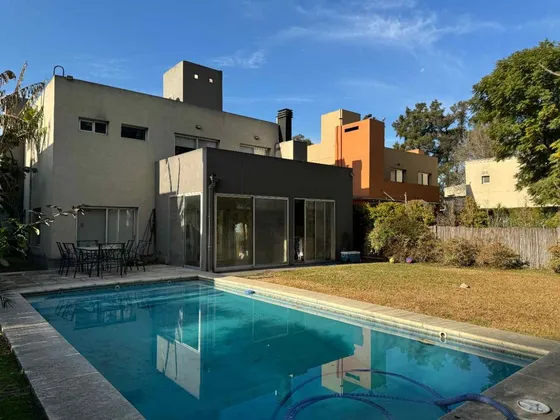 Casa 5 Ambientes Pileta West Village Hurlingham