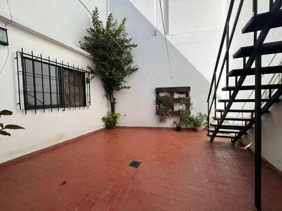 Venta Casa 3 Ambientes Con Cochera, Devoto. 