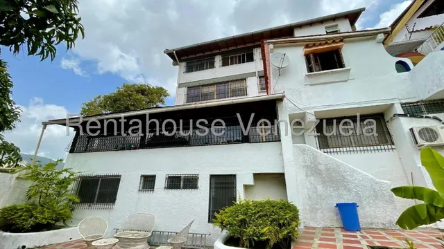 Tg Hermosa Casa En Venta En La Trinidad, En Calle Cerrada.. 25-8173 Ys