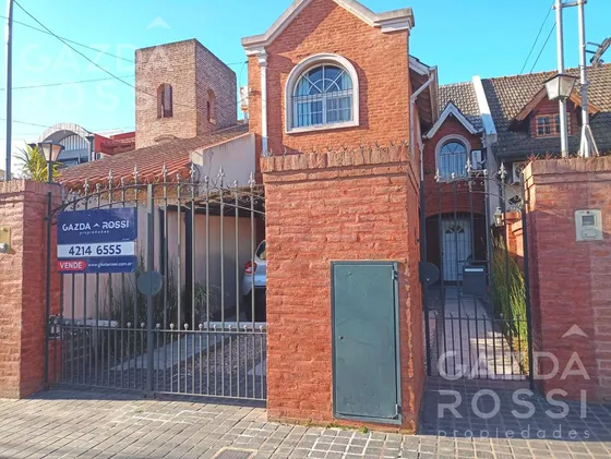 Casa En Venta En Adrogue