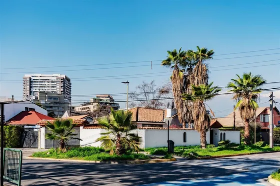 Casa En Venta De 3 Dorm. En Las Condes