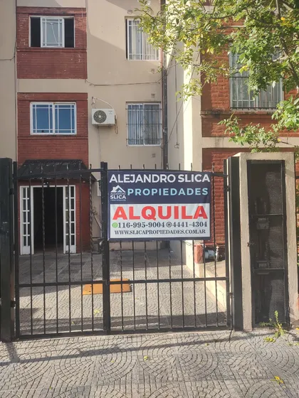 Alquiler Ramos Mejia 2 Amb En P.baja Con Cochera 
