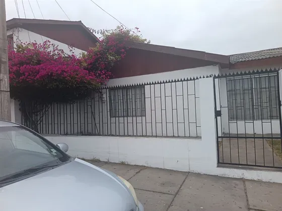 Casa En Venta De 4 Dorm. En Coquimbo