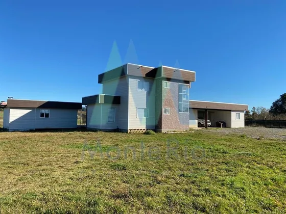 Casa En Venta De 6 Dorm. En Valdivia