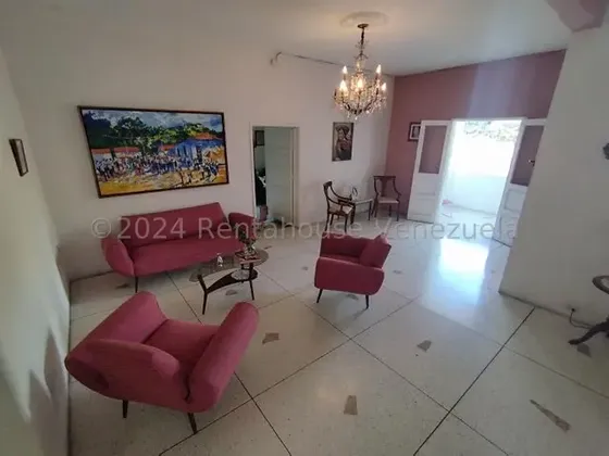 Espectacular Casa De Dos Niveles, Para Uso Residencial Y Comercial, En Venta En San Bernardino 24-4601