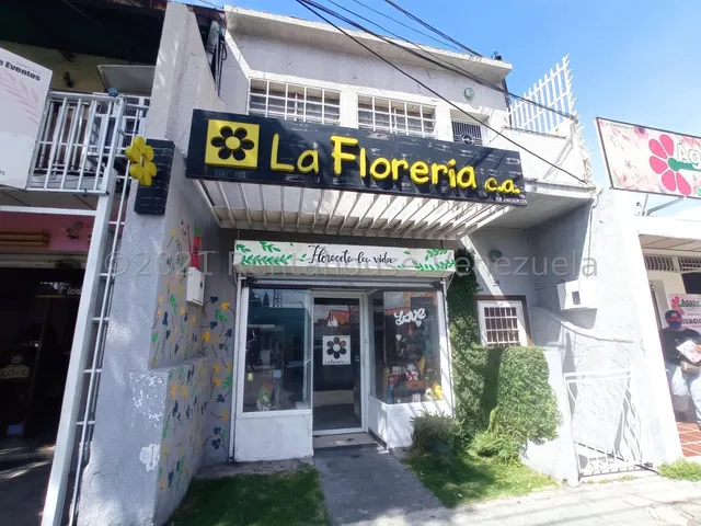 Amplia Casa Con Local Comercial En Venta En Avenida Mariño Maracay Aragua 23-15175 Ec-ir
