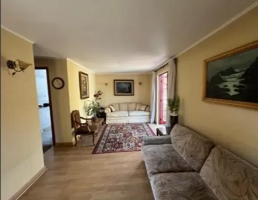 Casa En Venta 2 Pisos 3d 3b. Piscina Y Lindo Patio. Vitacura