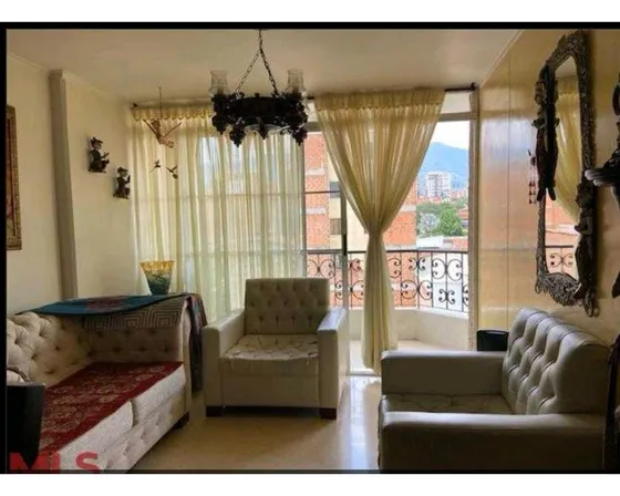 Venta De Apartamento En Laureles Cerca A Viva Éxito, Medellín, Piso 5