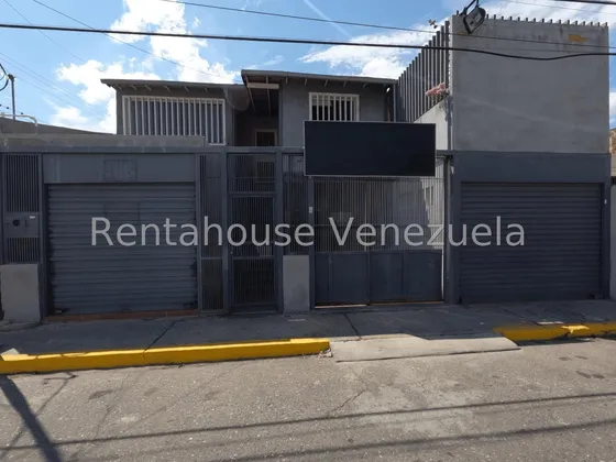 Manuel Pérez Vende Excelente Local Con Galpón Y Apartamento En Zona Centro Oeste De Barquisimeto Mls#25-7613