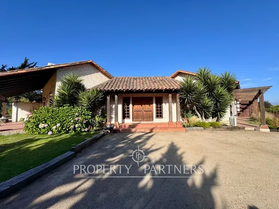 Se Vende Gran Casa Con Maravilloso Jardin En Pie D...