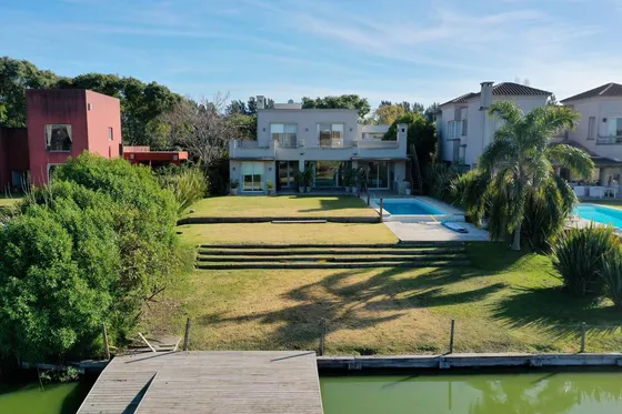 Casa Al Lago  En Venta/alquiler  En Santa Barbara!