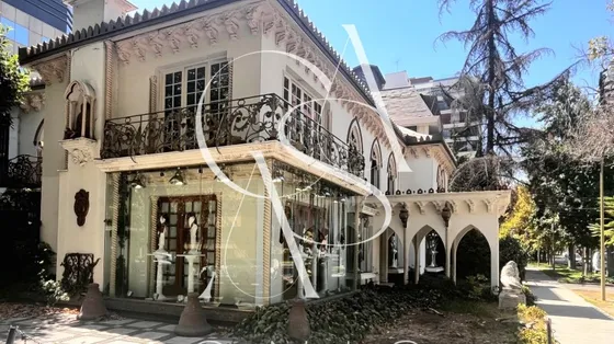 Casa Comercial En Concurrida Esquina De Barrio El Golf