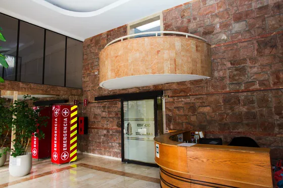Se Arrienda Oficina Amoblada En 1er Piso. (102158)