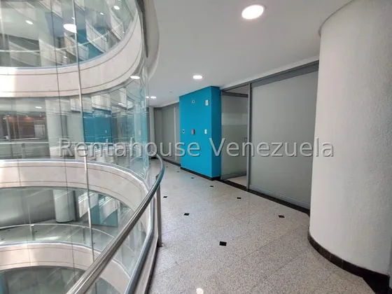 Oficina En Alquiler Inm San Jose De Tarbes En La Torre Inteligente (bod) De Valencia, En San José De Tarbes, Frente Al Parque Negra Hipólita, Cuenta Con 4 Áreas De Trabajo Separadas. Valencia 25-6883