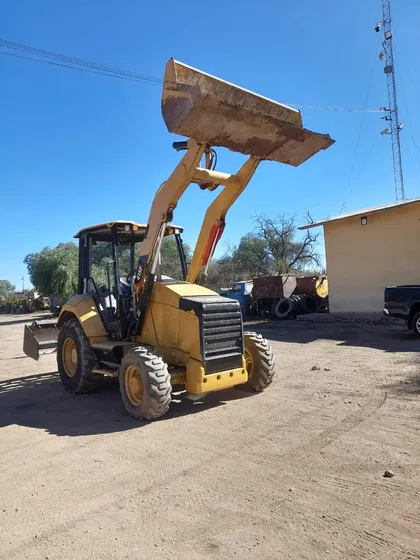 Retroaniveladora Caterpillar
