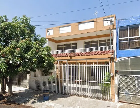 Casa Muy Amplia Con Excelente Ubicación Arf