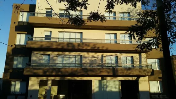 Departamento 3 Ambientes Centro Planta Baja  Con Patio