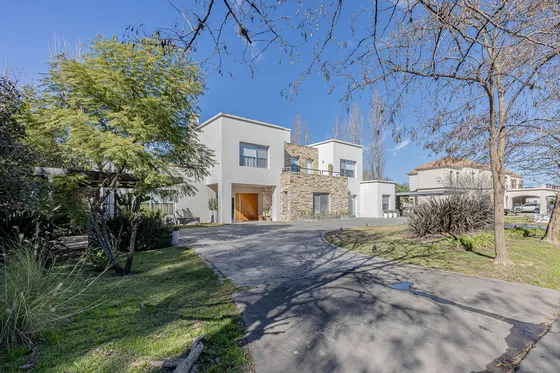 Venta Hermosa Casa De 6 Amb - Los Pingüinos