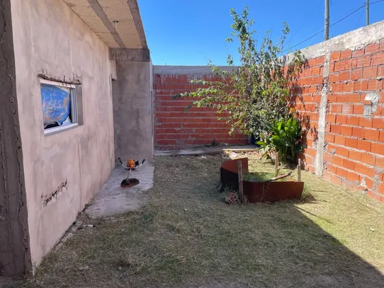 Casa Con Gran Patio Y Potencial De Ampliación En Barrio Tranquilo