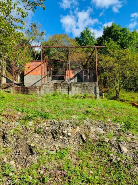 Terreno Pedregosa Alta