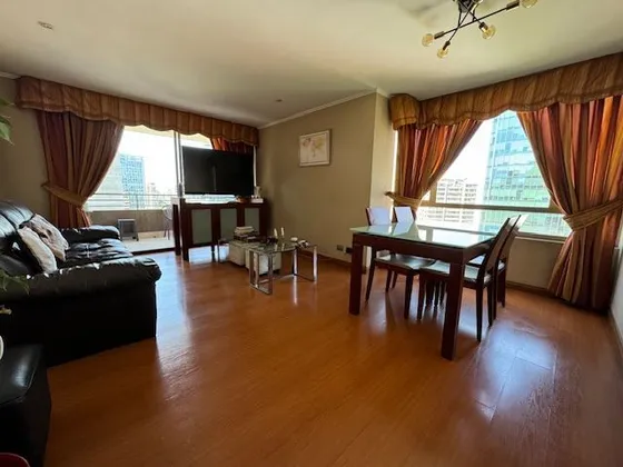 Departamento En Venta De 3 Dorm. Dos Estac. En Las Condes