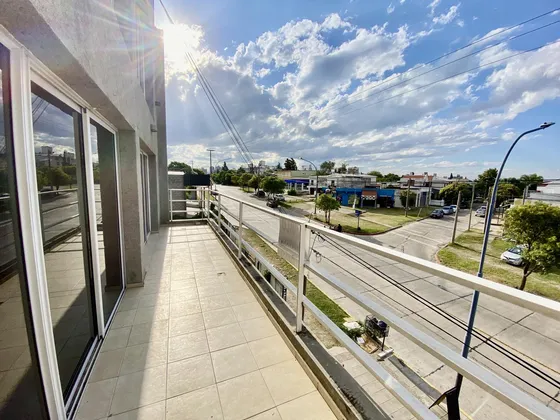 1 Dorm Con Escritorio Balcòn Y Cochera 88m2 - Las Palmas Departamento Venta Y Alquiler