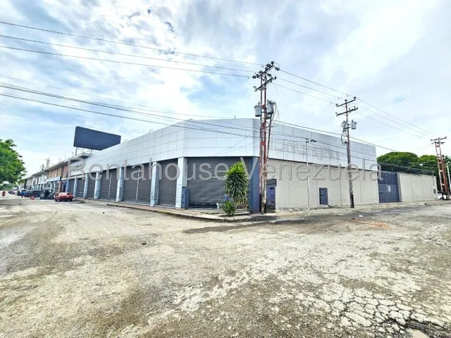 Concesionario En Alquiler En Barquisimeto Zona Industrial Ii Con Espacios En Optimas Condiciones Amplio Y Seguro Cod 25 17241 Comunícate Soy Gabi Irastorza                                             