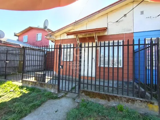 Cómoda Casa En Población Alto Osorno