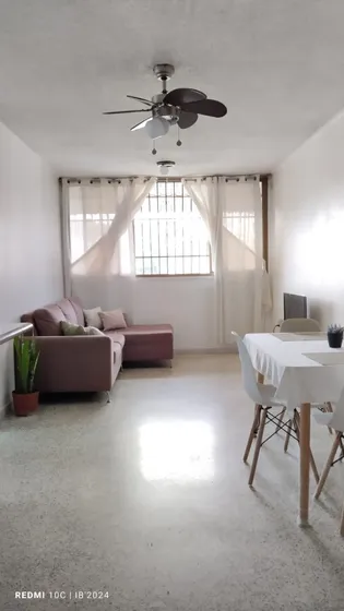 Maritza Lopez Vende Apartamento En Urbanización Monteserino 12 