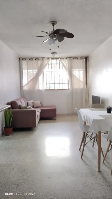 Maritza Lopez Vende Apartamento En Urbanización Monteserino 12 