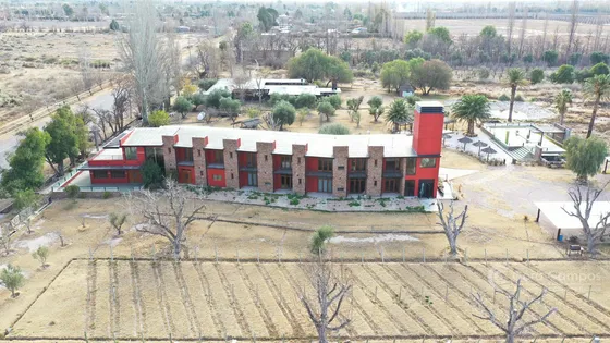 Se Vende Hotel En San Rafael. Medoza, Con Restaurante. Todo Nuevo, Equipado Y Funcionando.