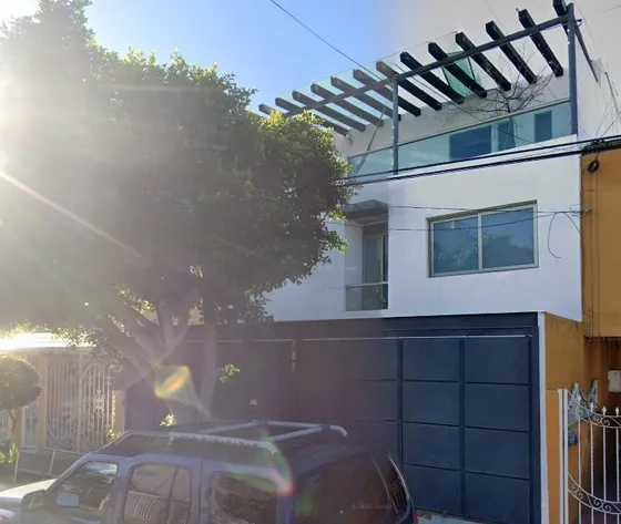 Casa  En   Venta Cerca  Av. Fray Antonio Alcalde Gdl   -  Mu