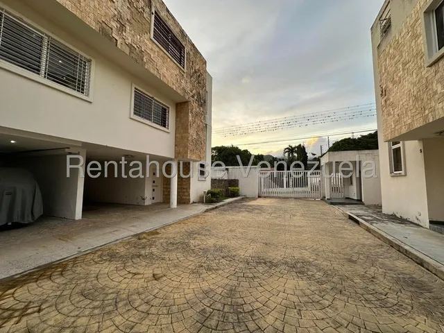 Alquiler De Townhouse En Los Rauseos El Limon. Ljsa 25-10154