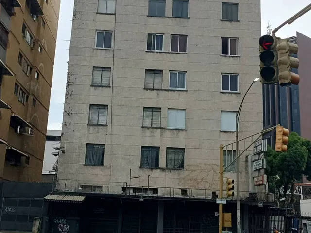 Se Alquila Local Comercial De 100 Mts²  A Pie De Calle (local 2) En La Av. Rómulo Gallegos, Frente A La Iglesia Claret Y A Solo Dos Cuadras De La Estación De Metro Dos Caminos 