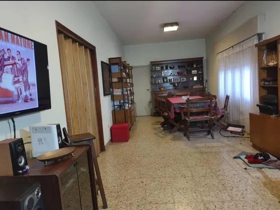 Casas En Venta - 4 Dormitorios 3 Baños - 300mts2 - Temperley 