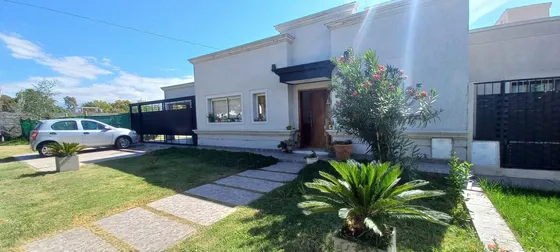 Casa En  Barrio Privado Los Carolinos