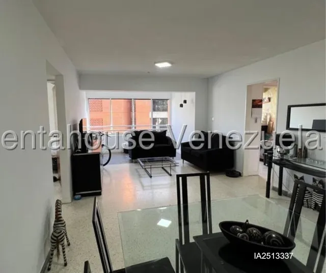 Los Chorros. Descubre Tu Nuevo Hogar: Hermoso Apartamento Con 3 Habitaciones, 2 Baños, Estacionamiento Y Ubicación Estratégica En Zona Tranquila