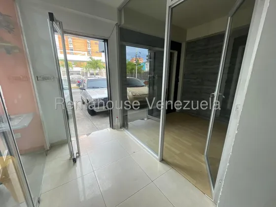 Dennymar, Alquila Bello Local Comercial En El Este De Barquisimeto Muy Estrategicamente Ubicado Posee Todos Los Servicios Basicos Aire Acondicionado B5a21508                                           