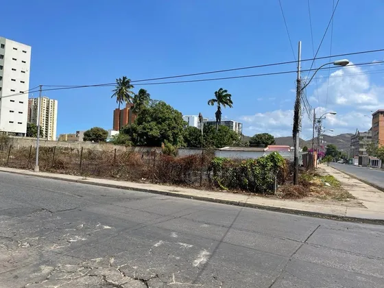 Terreno Colinas Del Neveri Barcelona Venta 2.000 M2