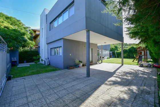Casa En Alquiler De Cinco Dormitorios En 44 Y 21 Bis