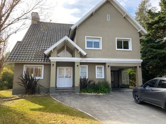 Venta Casa 3 Dormitorios Saint Thomas Con Cochera