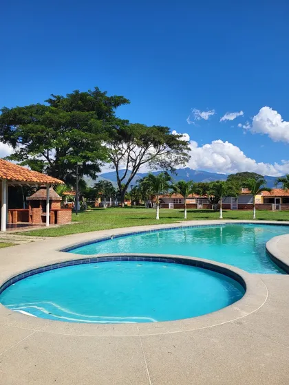 Casa En Valle De Oro En Venta, San Diego. 1792 Inmomaggi.