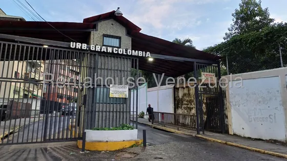 Local En Alquiler Prado De Maria #25-11323 K.f