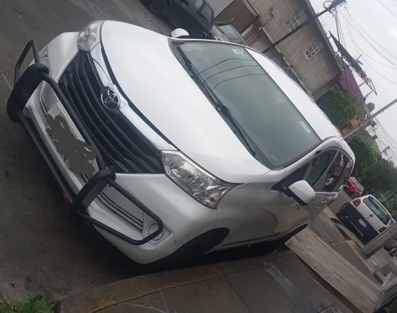 Toyota Avanza 1.5 Le At