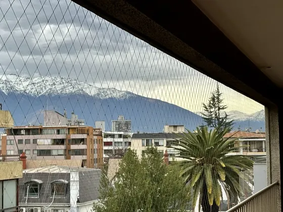 Oportunidad Para Remodelar / Plaza Las Lilas.