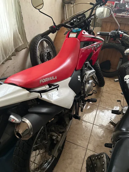 Moto Fórmula Xrf 250 Año 2023 Color Rojo Con Blanco
