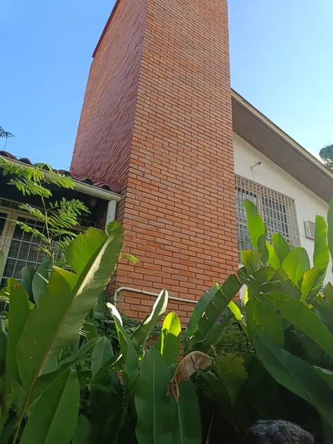 Las Mercedes Con Valle Arriba Venta Casa 800 M2 De Construccion Aproximadamente   2.000 M2 De Terreno Para Remodelar Con Excelente Ubicacion Y Hermosa Vista Al Avila