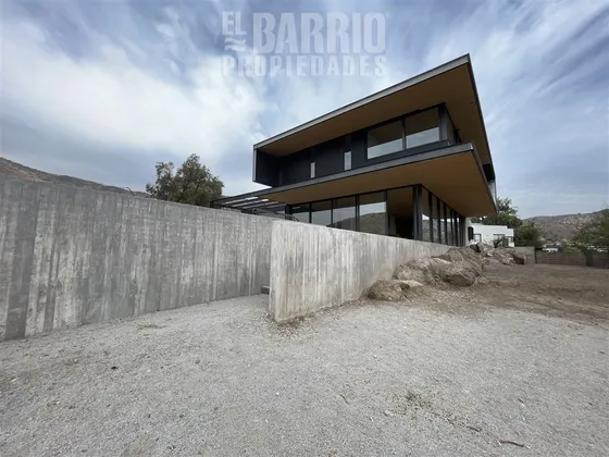 Casa En Venta De 4 Dorm. En Colina