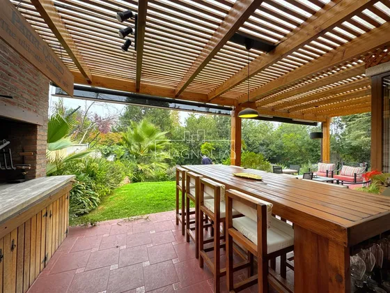 Casa En Arriendo De 7 Dorm. En Las Condes