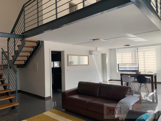 Loft Dúplex De 1 Dormitorio, 2 Baños, Garaje, En Alquiler En Diamantis Plaza. Amoblado.